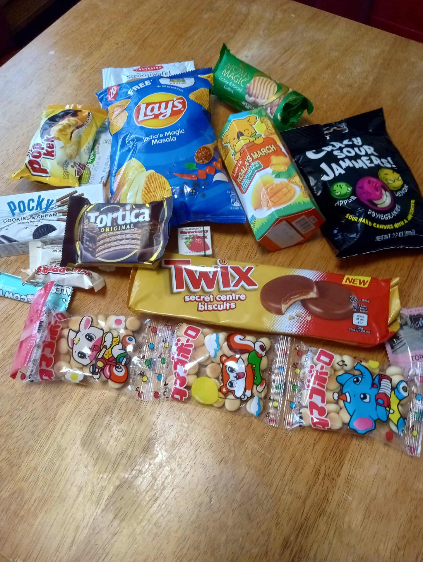 SnackQuest: International Mystery Box